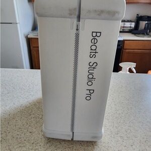 Beats by Dre Studio Pro Over-Ear Headphones - White